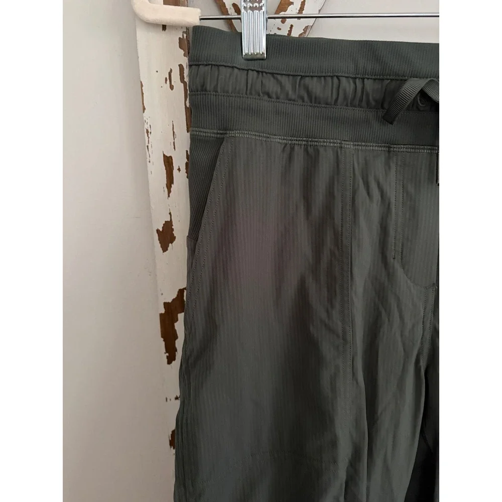 Lululemon Dance Studio Mid-Rise Cropped Green Size‎ 6
